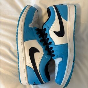 Air Jordan 1 Low “UNC”